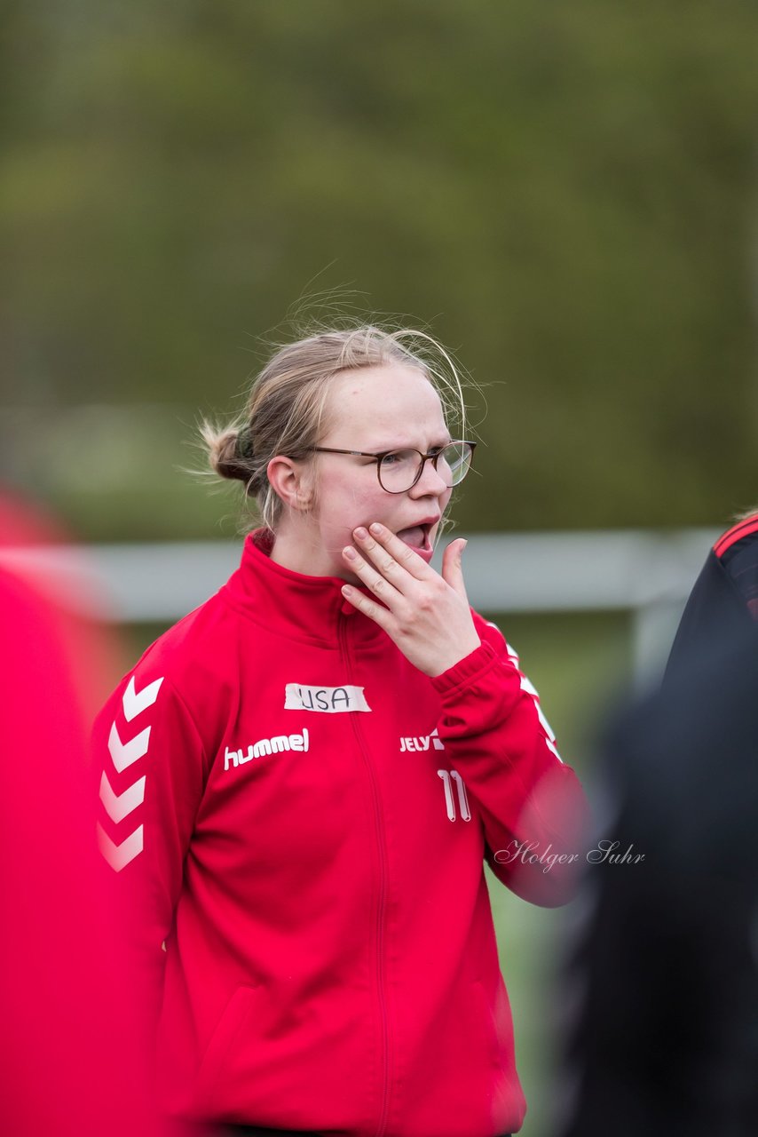 Bild 270 - Co-Trainerin der Frauen Nationalmannschaft Britta Carlson in Wahlstedt